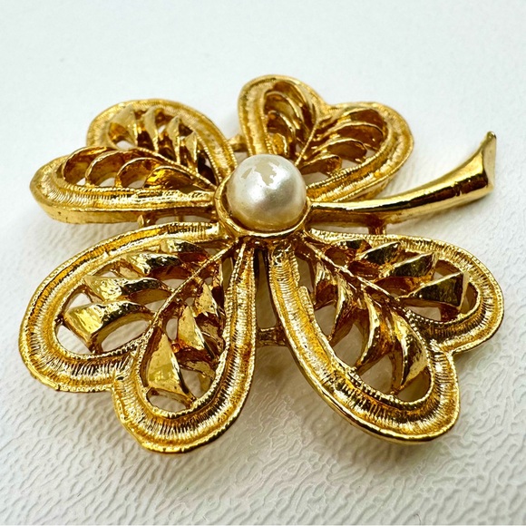 🟢 5/$20 VTG Gerry’s Gold 4-Leaf Clover Brooch Pearl SIGNED Pin Boho Four Leaf - Picture 7 of 13